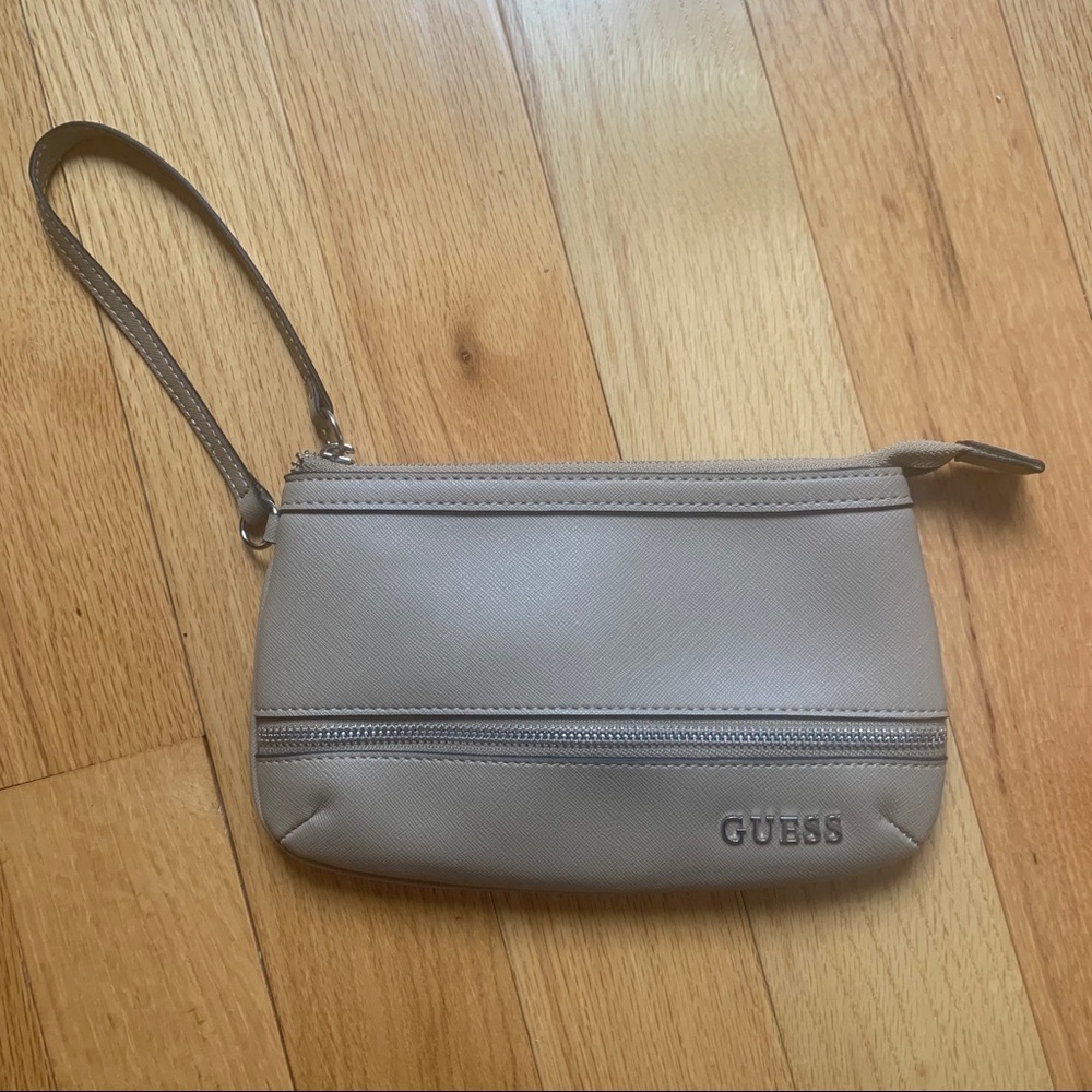 New! Guess Clutch Wristlet Purse Bag